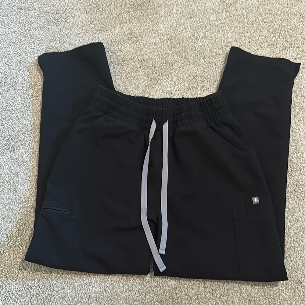 FIGS HIGH WAISTED BLACK YOLA SCRUB PANT